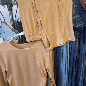 ALO Yoga Tan Long Sleeve Top